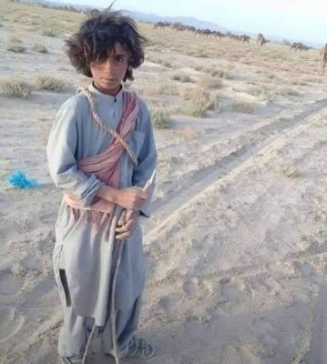Baloch Boy
Baloch bachak
بلوچ بچک
اے عمر اے گونڈوے اسکول ءِ بوتیں بلے بدقسمتی انت کہ اے چُک اے کسان سالی ءَ ھُشتران انت ۔ 
