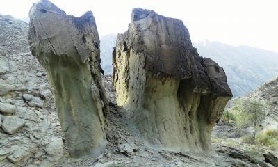 ؐmulti view of Balochistan mount
ندارگ
Nadarag
اے بلوچستان ء کوہانی یک ندارگ ات ۔ اگاں تو اشیا ڈال بچاریت کہ یک کورک ء چُنڈے بلے اگاں تو اُرت بچارے گڑا باز چیز گندگ بیت ۔ چوش کہ ہُشتر ۔ لوگ او کُٹینگ او دگہ بازیں 
