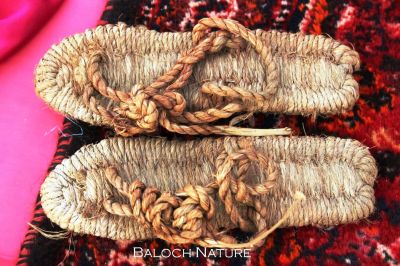 Baloch classic footwear 
سواس
Sawas
سواس یا بزبانی چہ دازے پیش ءَ جوڑ کنگ بیت، سواس بلوچستان ءَ گیشتر مردیناں کارمرز کتگ انت ۔ مرچاں سواس ءِ کارمرز کنگ یک شوک ءِ جوڑ بوتگ۔ 
