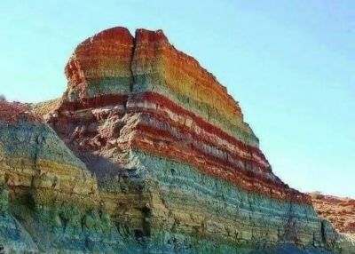 Balochistan colorful mountain 
Balochistan e koh
اے بلوچستان یک رنگ رنگیں گوہ ءِ اے قلات ءِ نیمگ ءَ نرمُک ءَ انت ۔ اگاں اے کوہ دیستگ گڈا اشیے باروا چیزے بگوش ات ۔ منتوار

